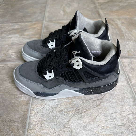 Air Jordan 4 Retro Fear PS Boys Shoe Size 2Y Gray FV4537-002 Preowned - Picture 4 of 7